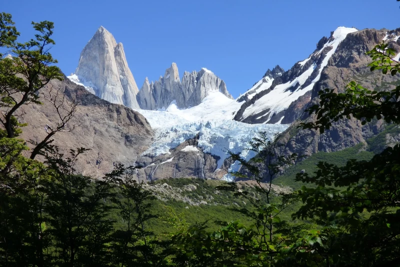 Spezialwortschatz für Natur und Geographie Der Monte Fitz Roy oder Cerro Chaltén im Nationalpark Los Glaciares im argentinischen Teil Patagoniens ist ein 3406 Meter hoher Granitberg in den argentinisch-chilenischen Anden. Foto: Pixabay, CC0