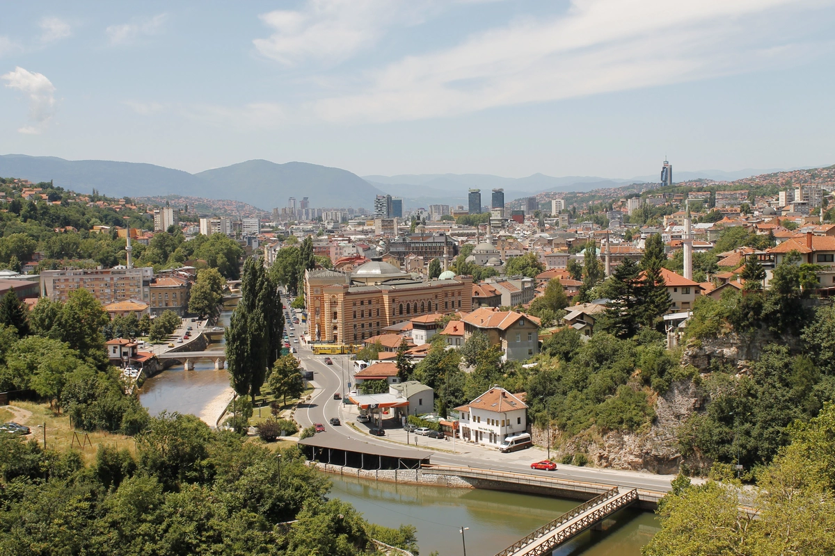 Sarajevo, Hauptstadt von Bosnien und Herzegowina. Image by Rusmir Gadžo from Pixabay 