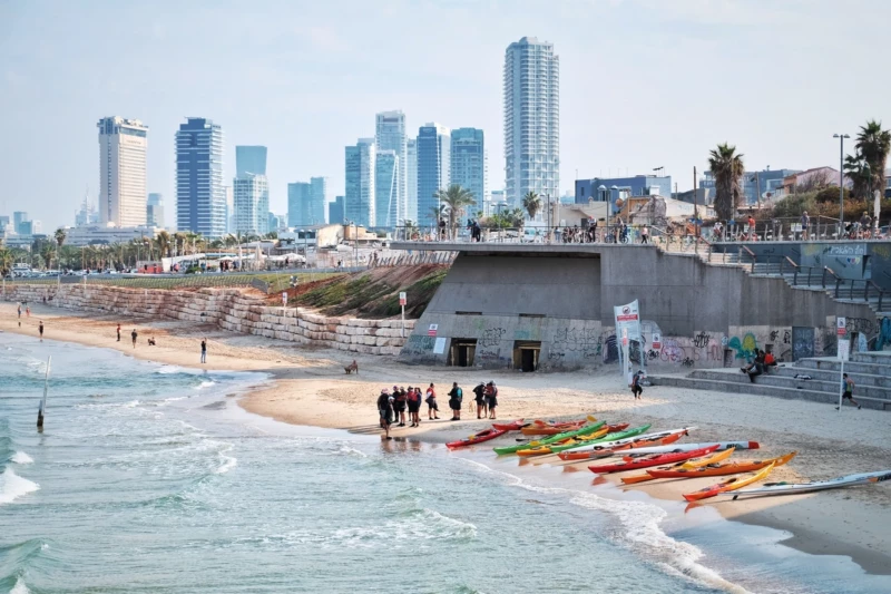 Spezialwortschatz für Städtereisen Tel Aviv ist das wirtschaftliche und gesellschaftliche Zentrum Israels. Image by Carlos from Pixabay