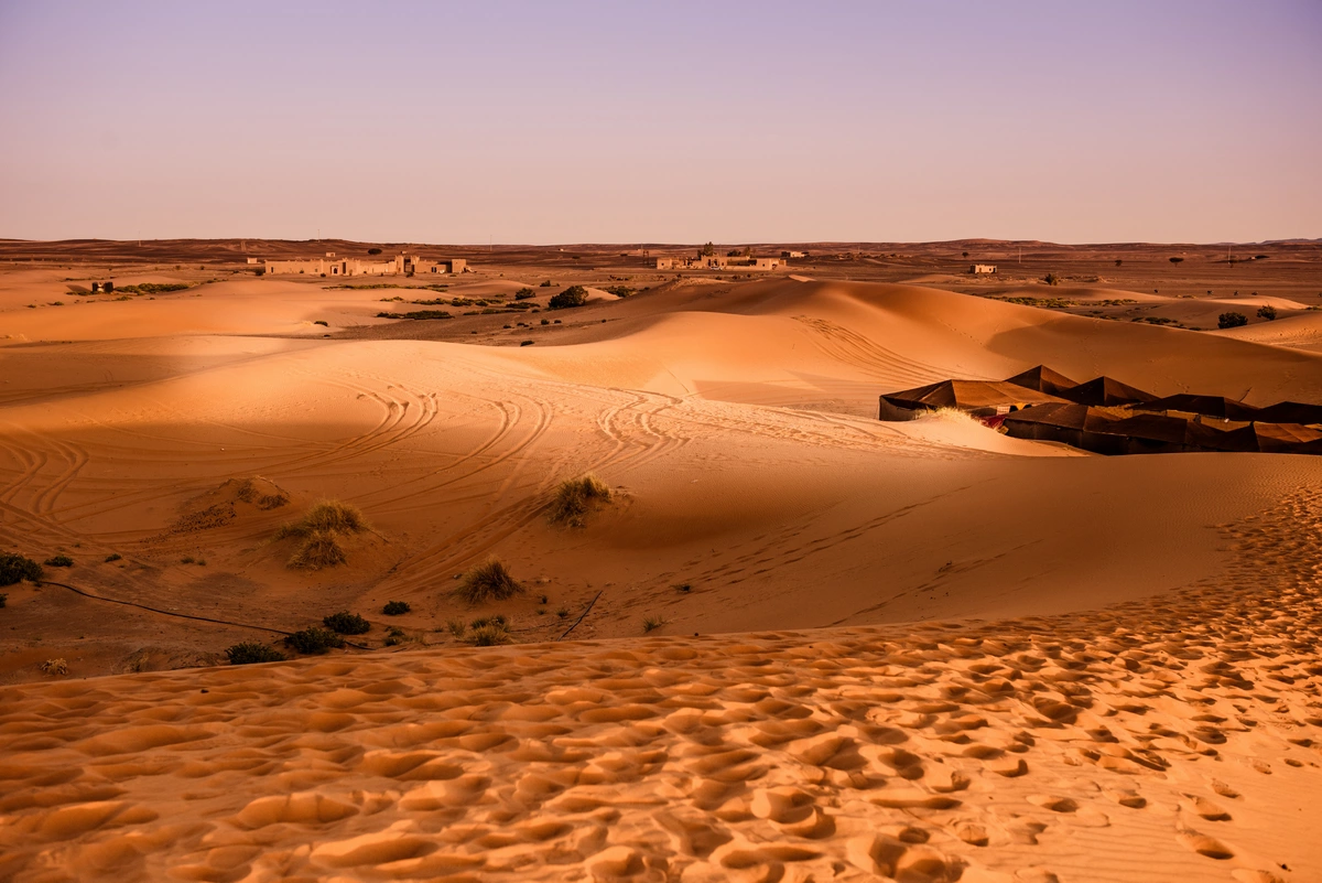 Wüstenlandschaft in Marokko. Image by Jörg Peter from Pixabay