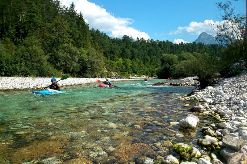 Spezialwortschatz für Natur und Geographie Kayaking auf dem Soča in Slowenien. Foto: Pixabay, CC0