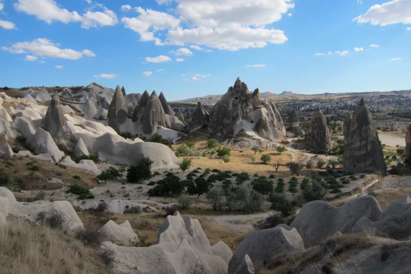 Spezialwortschatz für Natur und Geographie Markante Tuffsteinformationen bei Göreme in Kappadokien in der Türkei. Foto: Pixabay, CC0