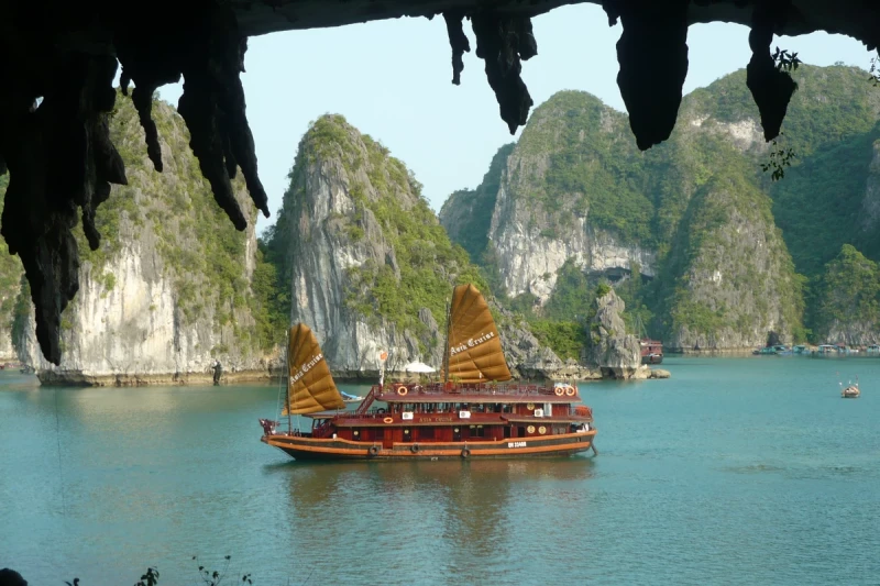 Spezialwortschatz für Natur und Geographie Die Halong-Bucht (vietnamesisch: Vịnh Hạ Long) im Golf von Tonkin im Norden Vietnams. Foto: Pixabay, CC0